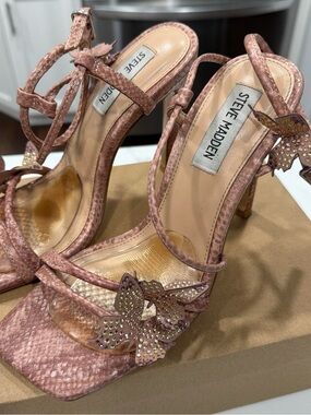Steve Madden Rose-Pink Embellished Butterfly Heel Sandals